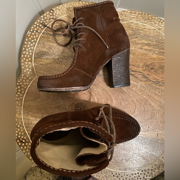 Frye Parker Moc Heeled Ankle Bootie Distressed Oil Rubbed Suede Lace Up - Picture 12 of 16